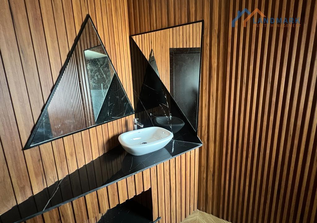 77041753-9fe4-4d58-bda2-7e323a128c0e