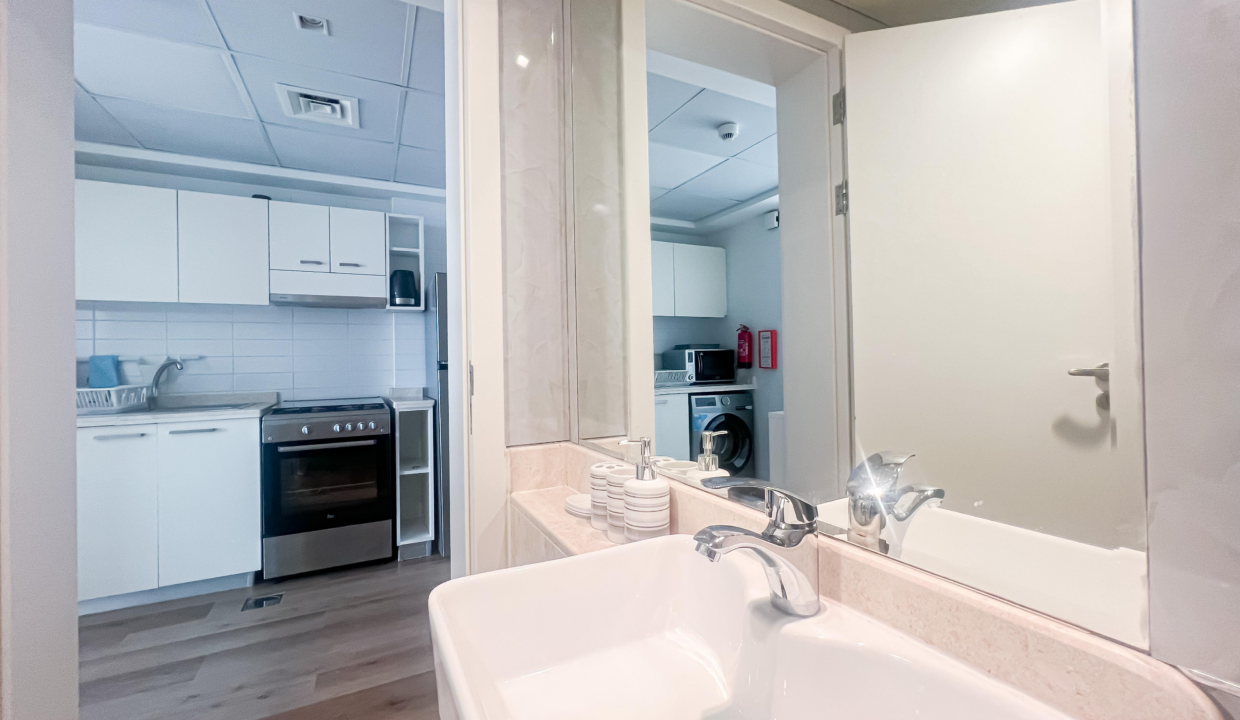 c076b1c6-2eff-4e87-8d7b-99ba1b527cf0